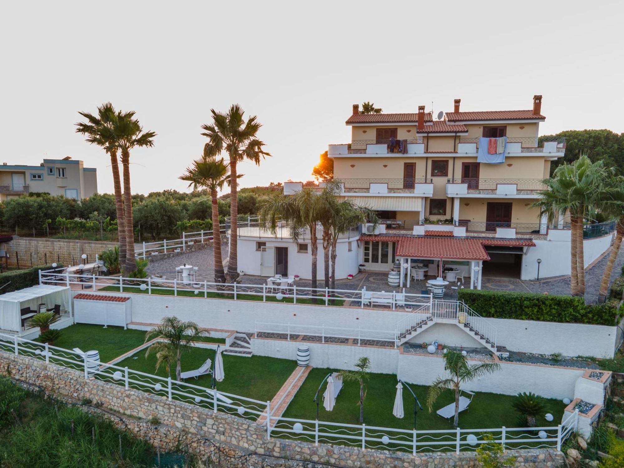 ホテル Casa Del Sole ベルヴェデーレ・マリッティモ エクステリア 写真